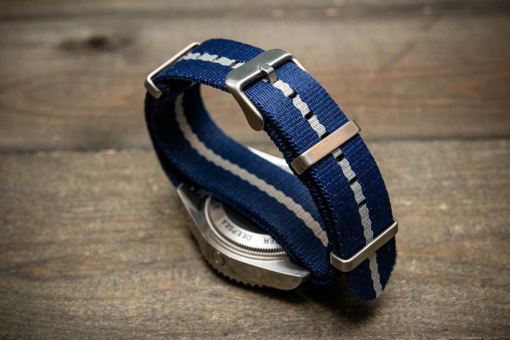 Sailcloth water-resistant watch strap 17-24 mm.